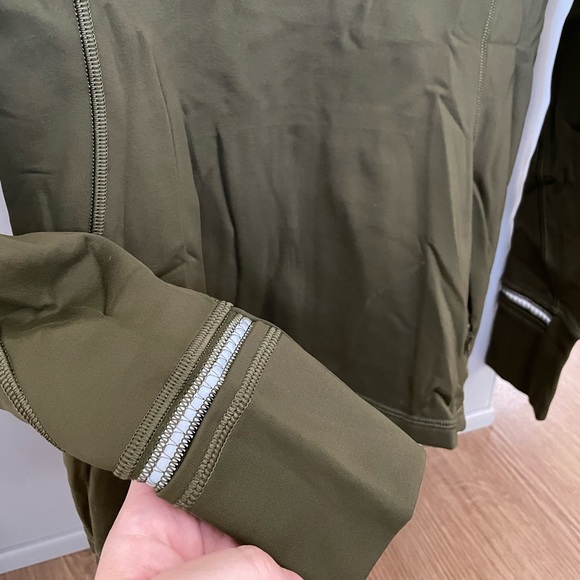 🍋 Gently used lululemon!! 🍋 Run fleece pullover in army green sz:6 - Picture 4 of 10